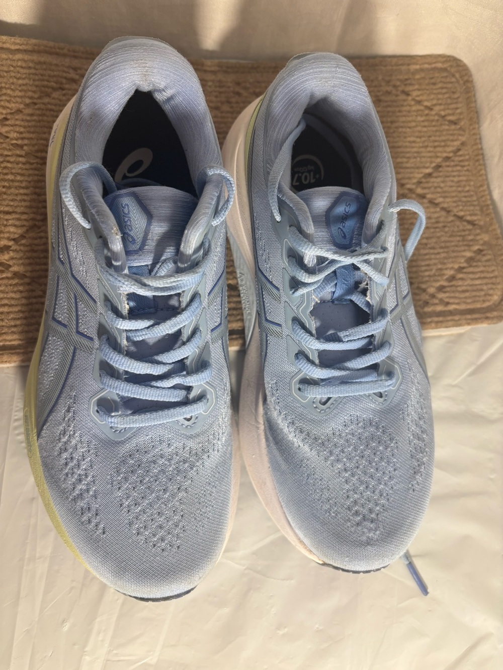 ASICS Women’s gel -Kayano 30
Size 8
